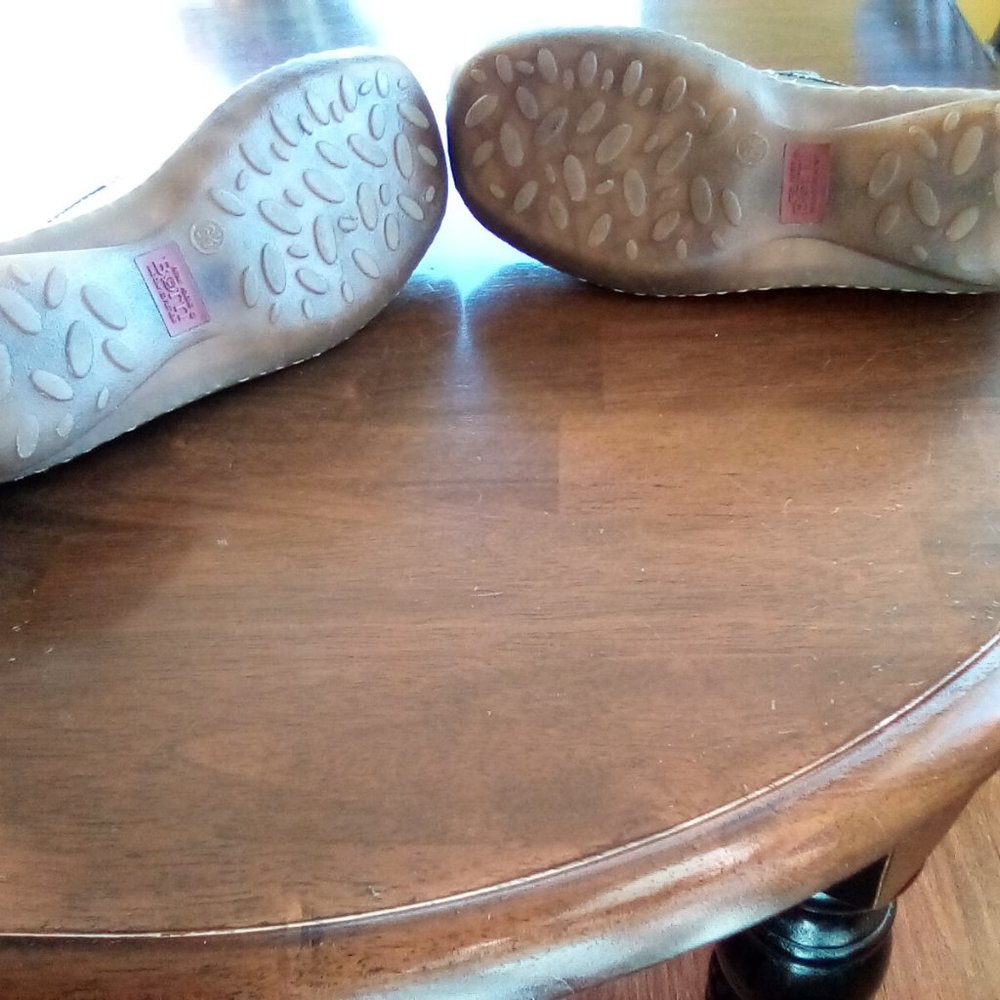 Shoes - Picture 5 of 5